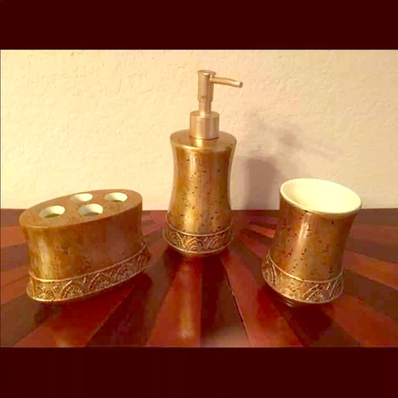 Other - •ADORABLE BATHROOM BUNDLE